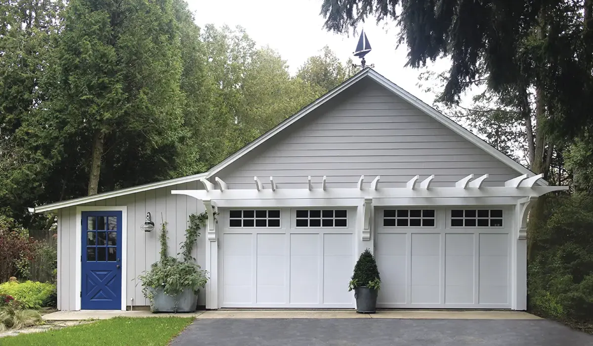 Grand Harbor garage door on a South Tampa home