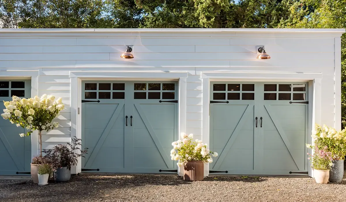 Modern wood-tone garage door on a Tampa home